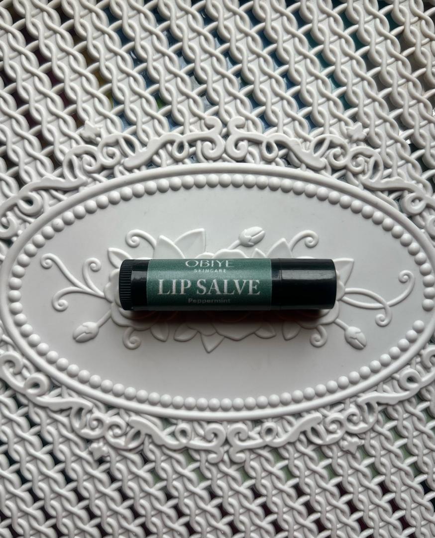 ÓBÍYÉ Lip Salve on tray in sunlight